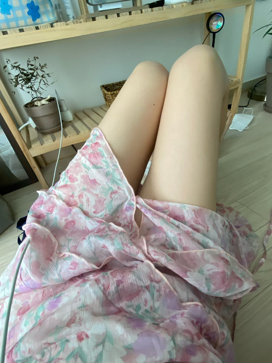 Hhush779's tweet photo. 这期没文案 纯秀腿 #wlw #les #le #레친소 #女同性戀 https://t.co/oY3J4l0R2M