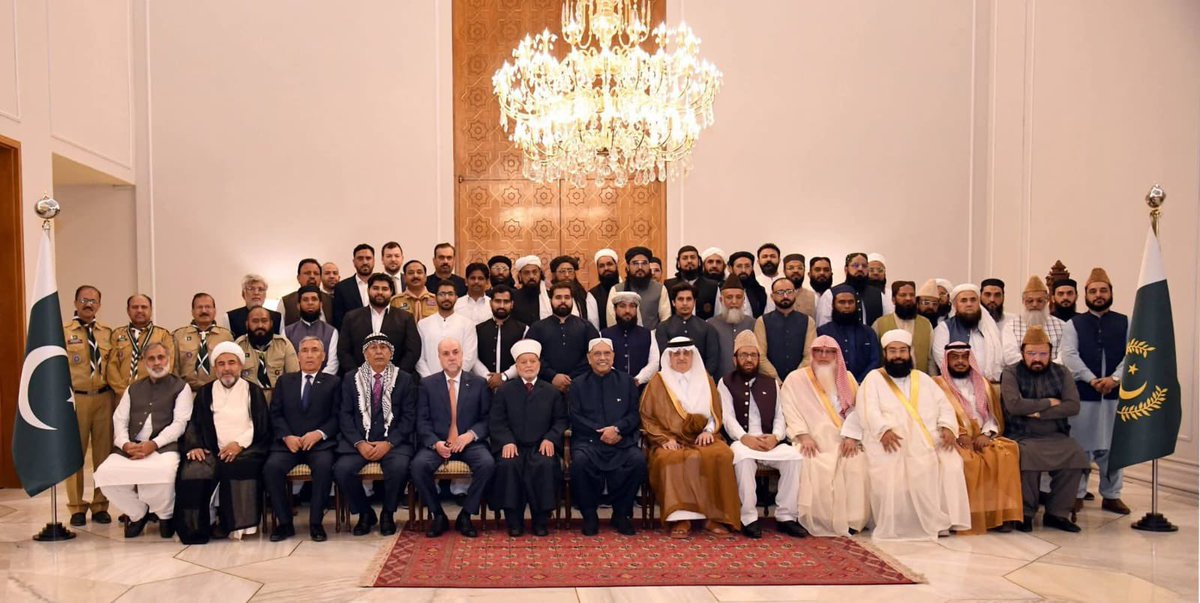 مشاركتي في الجلسة الختامية وحفل الاستقبال للمؤتمر الدولي السادس “پیغامِ اسلام”، الذي استضافه الرئيس آصف علي زرداري في قصر الرئاسة، وذلك عقب الاختتام الناجح لأعمال المؤتمر في إسلام آباد.