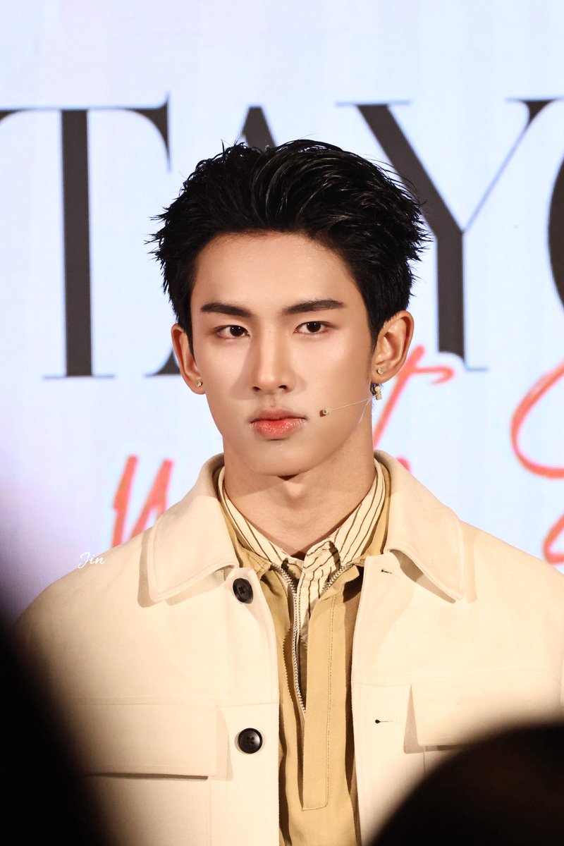Jinxxxdollark's tweet photo. Handsome for today🤍🤍
#SurfJavaxKerastase
#Surfjava #swensurf #javabh https://t.co/7pz6iqOD5n