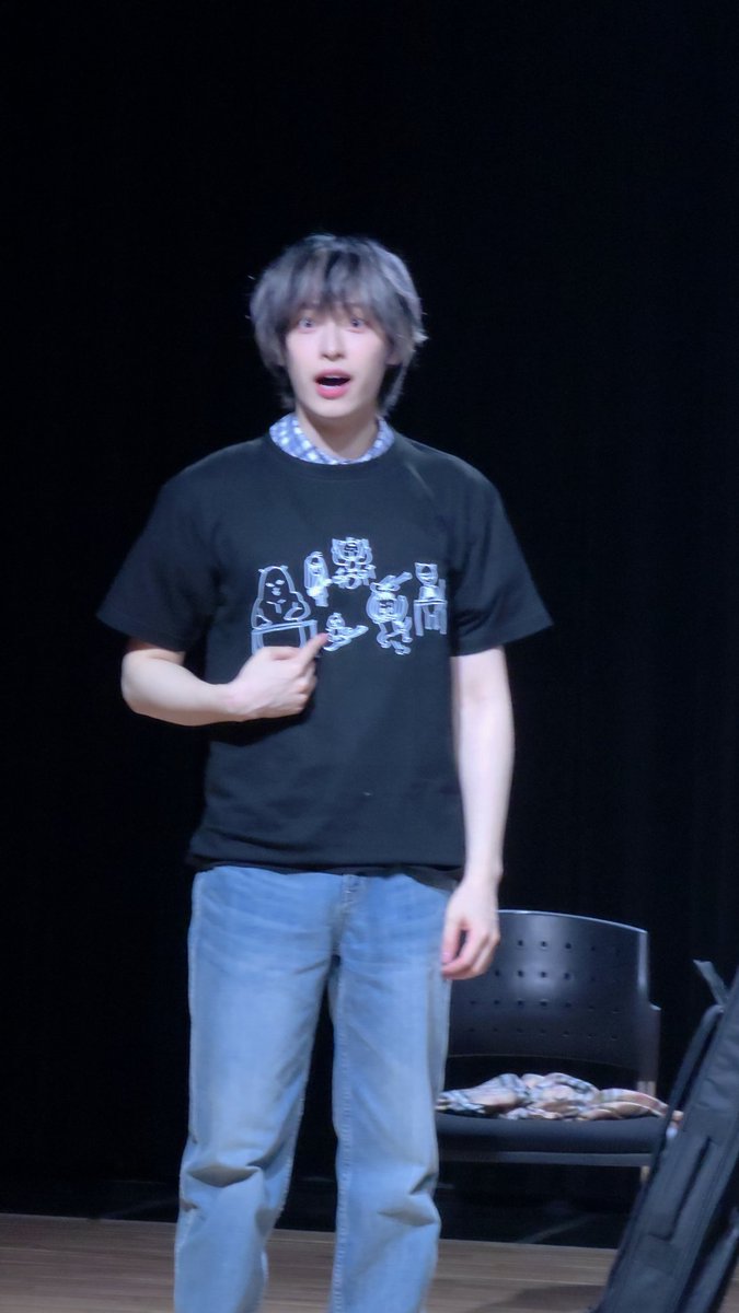 제가 만든 티셔츠를 기타즈가 입어줬어요