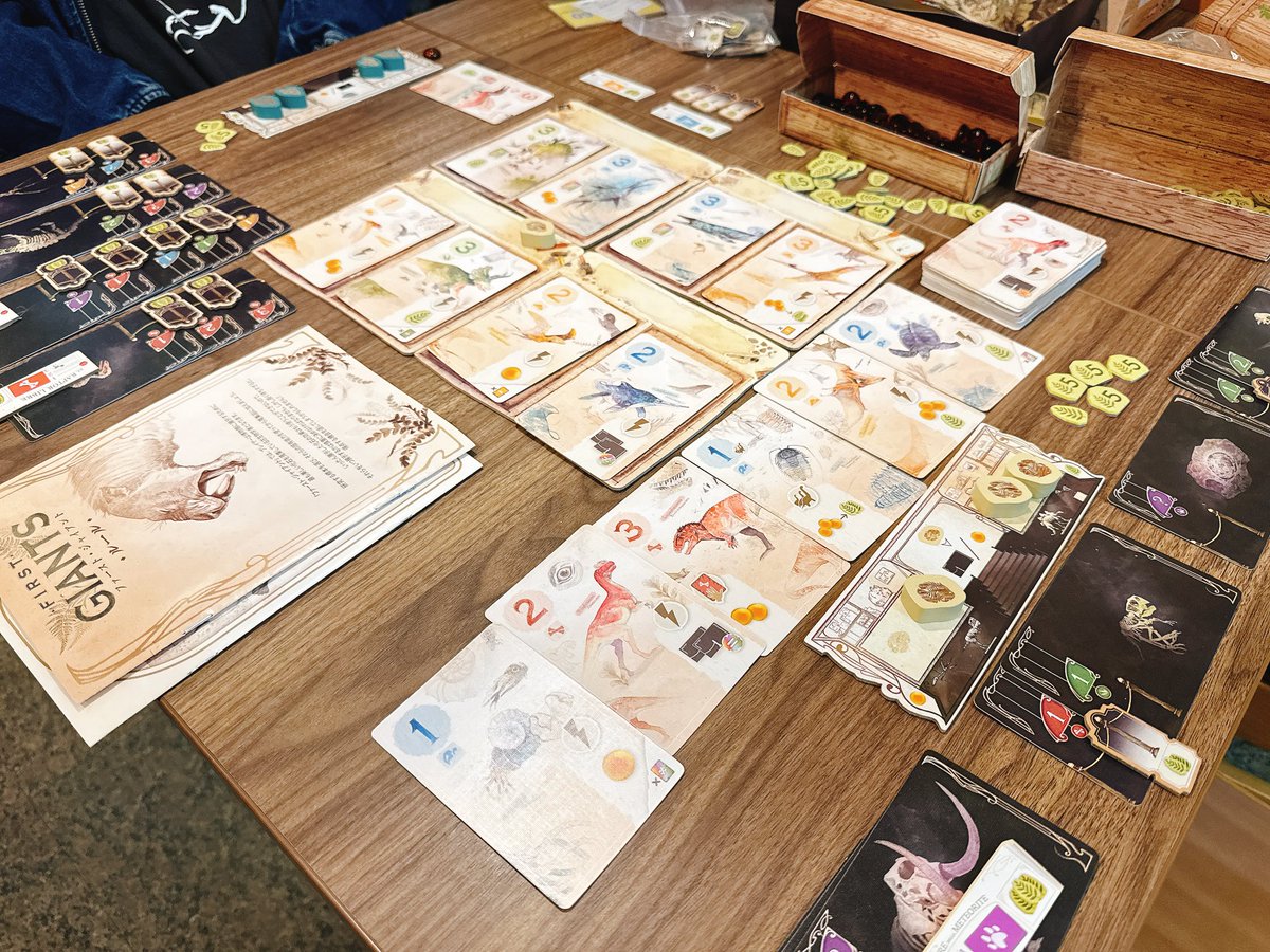 BDS_question's tweet photo. 【 #playhobbyjapan 】5/5
『ファースト・ジャイアント：古生物博物館』 を2人で遊んでいただきました

ただいまキャンペーンを実施中！
期間内に『ファースト・ジャイアント：古生物博物館』を遊んでくれた方全員に『プロモセット』をプレゼント 🎁 

ご参加お待ちしてます✨ 

#FirstGiant https://t.co/f04G7A2Wsh