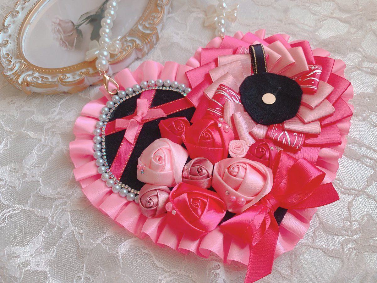 sss_handmade's tweet photo. ビビットピンクのみメルカリで
オークション形式にしてます🎀
500円スタートです💐꙳⟡

#ハンドメイド #ハート型ロゼット 
#ハートロゼット #推し活 https://t.co/j5iU3Ub2z6