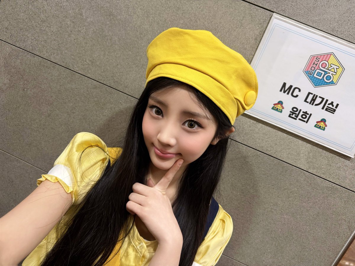 StarspooOn's tweet photo. 그럼 언제나 친구들과 함께하는 생방~송 톡~톡 보~니 하니! 보고 또 보고. 매일 또 보기. 안녕! https://t.co/NZ22apaSxQ