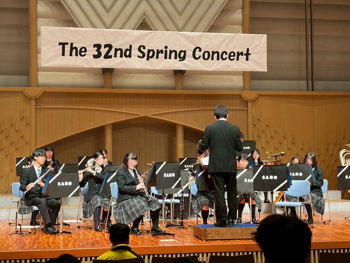 hatosui1966's tweet photo. 5/2泉の森小ホールにて『第32回SpringConcert』を行いました。
3年生にとっての最後の舞台、沢山の方に見守られながら素敵な演奏を届けることが出来ました。
58期生はこれにて引退ですが、これからの新体制のはとすいも応援して下さると嬉しいです🎶 https://t.co/zuQFUoNuaA