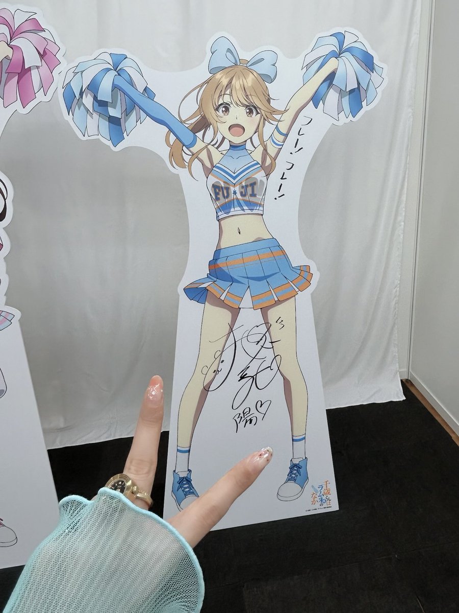 秋葉原の #チラムネ PremiumShopでカプセルトイを「陽欲しいな〜」と回したら、結果ヒロイン全員来てくれましたやったー！🧡🩷💙💚💜
サイン入りパネルも発見✌🏻📸