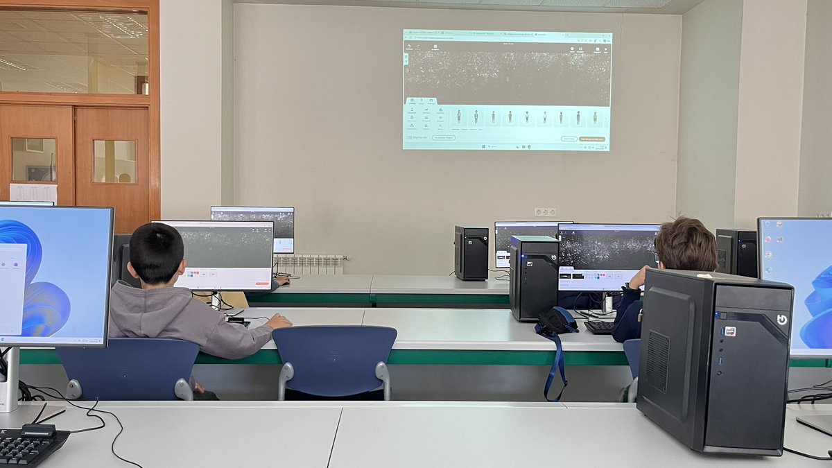 PC_UVa's tweet photo. 🌏 Construyendo su propio Sistema Solar en 3D utilizando Delightex que permite diseñar escenarios y animaciones de forma sencilla. 

También programarán su rotación y su movimiento alrededor del Sol ☀️
#FeriaCienciaUVa https://t.co/8lQOWOszbZ