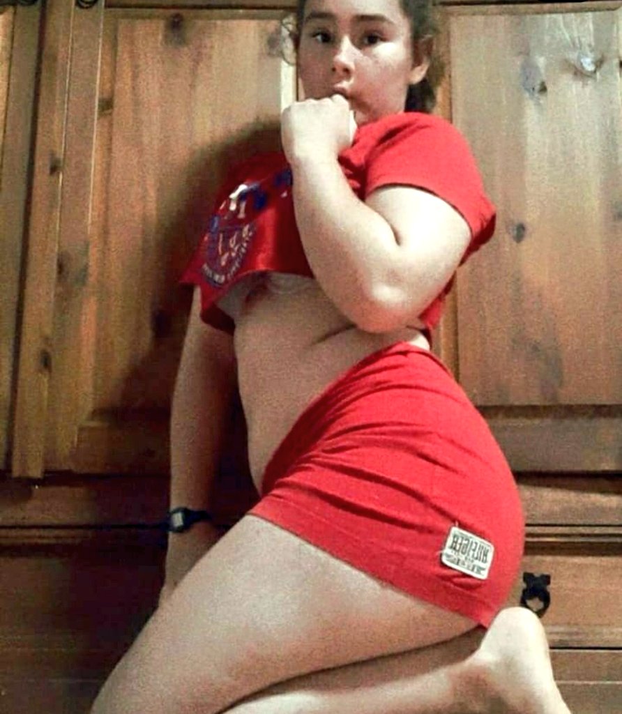 McEstef's tweet photo. Holaaaa... 😘😘
#nalgonas #colegialasexy #sexiculo #daddysfucktoy #pervertida #sexygilr #piernuda #piernotas #bootyyy #juguetessexuales #adultsextoy #sexy #pervertgirl #hotbabe🔥#biggerboobs #biggerbooty #follame🔥#pervert  #nymphomaniac #fuck #culona #piernona #putita #colegiala https://t.co/7ue3o386Oc