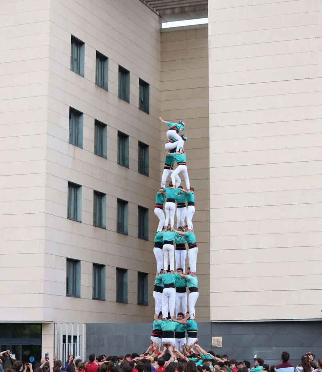 arreplegats's tweet photo. El passat dijous va tenir lloc la nostra XXXIena Diada!🤩

Vam fer 3d8f, i9d7, 9d7, 4d8, Pd7fm (c) i 6 pd4!💚🔥

#castells https://t.co/UaD9PgiFJ1