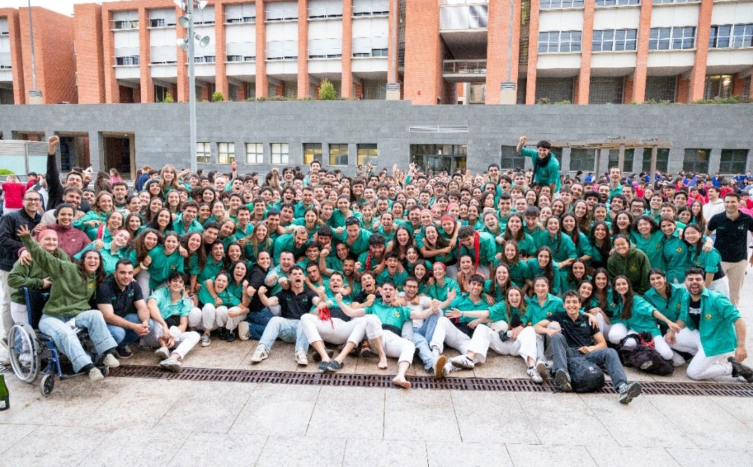 arreplegats's tweet photo. Vam recuperar el 9d7, castell que no fèiem des de fa 11 anys!

Vam descarregar el 4rt 4d8 de la temporada, superant el número de 4d8 assolits en una temporada!📈

Vam fer LA MILLOR DIADA DE LA HISTÒRIA DELS CASTELLS UNIVERSITARIS!💚

#castells https://t.co/evPgJCVldD