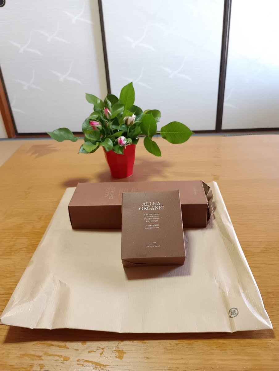 kirinpro5's tweet photo. 👴亡き夫後 車もなく、遠方迄買い物段々無理になると思い｢プレゼント交換中止｣にする事  息子  娘に伝えましたが👵
母の日プレゼントが届きました🙍👨
#値上がり続く中
#プレゼントに涙
#前田いつこ https://t.co/8amdWaPy2P