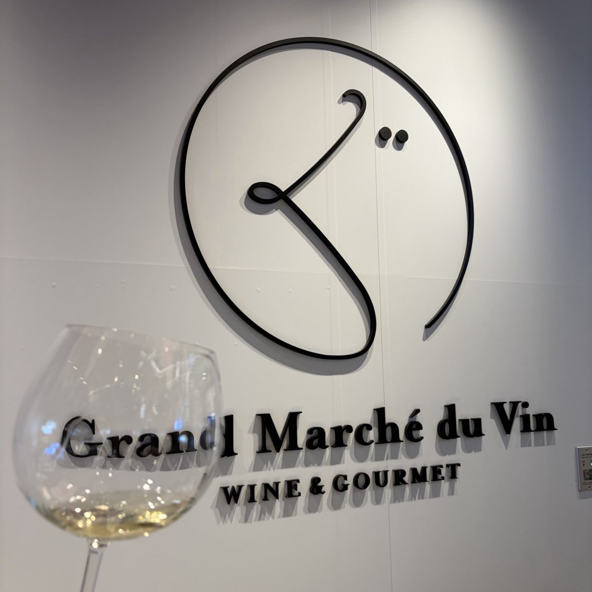 wineman_jp's tweet photo. 🇫🇷 Far Niente Chardonnay Napa Valley
🍇 Chardonnay 100%

THEカリフォルニア・シャルドネ🍷ファー・ニエンテはイタリア語で「何もしない心地よさ」とのこと🇮🇹2025年10月にトランプ大統領を招いて米国大使館で行われた夕食会でも提供されていたらしい👀 https://t.co/r6s8nRrAPE