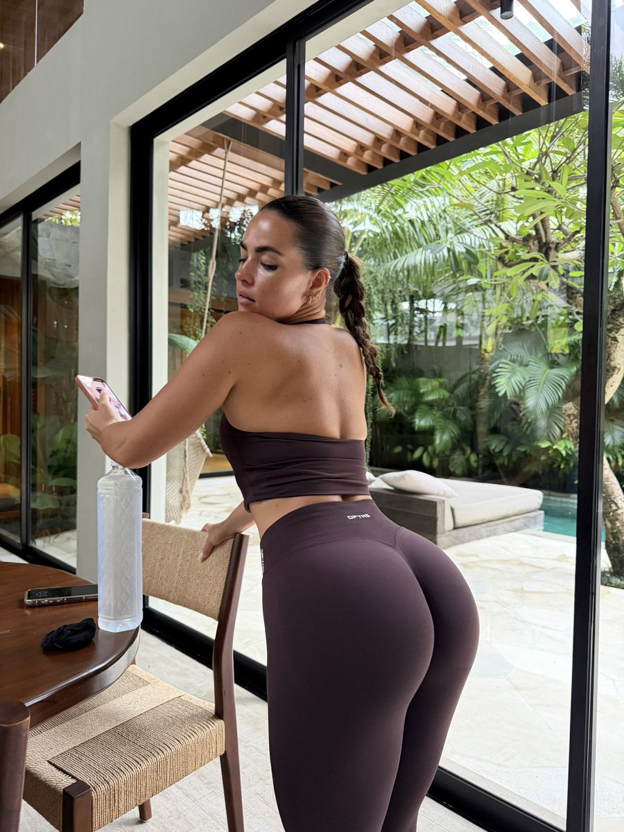 Mel tweet media