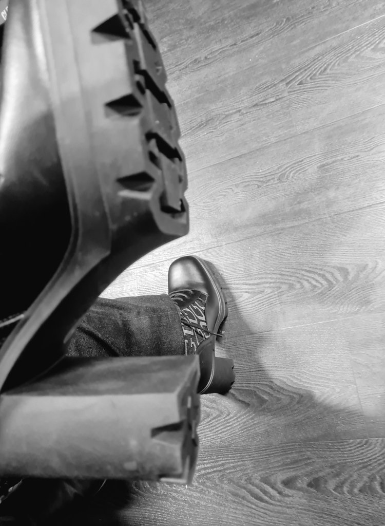 ClaudieJuglans's tweet photo. Lamer mi bota?
No.

Pero seré generosa y dejaré que lamas el suelo que piso 😁 https://t.co/qu1wzffO2r