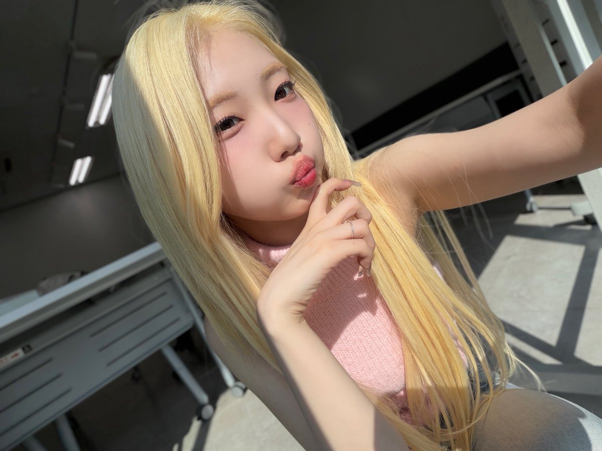 여진 (YeoJin) tweet media