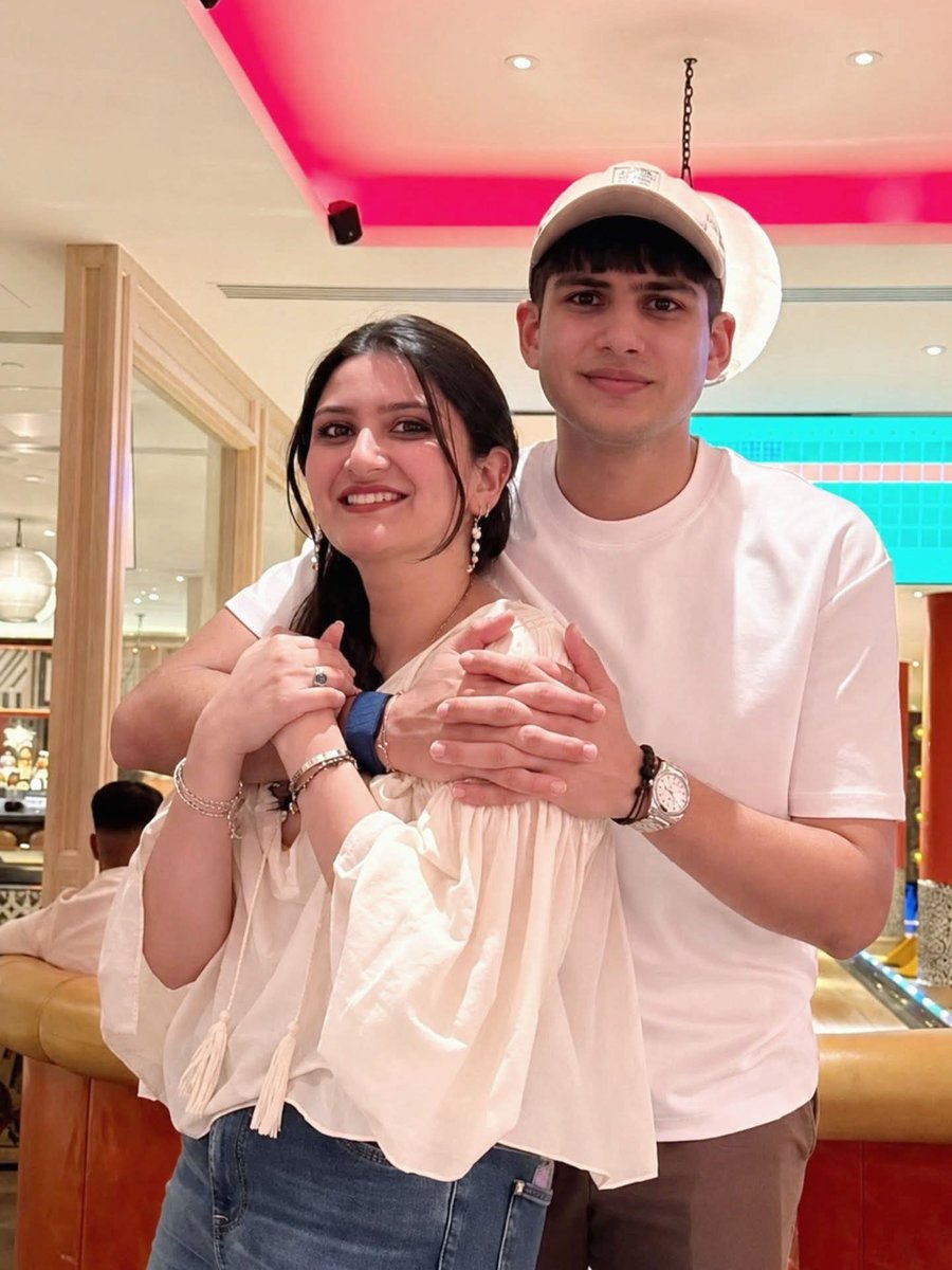 PilotAaran's tweet photo. Brother &amp; Sister ❤️
#AaranPilot https://t.co/OvGBNJcLkl