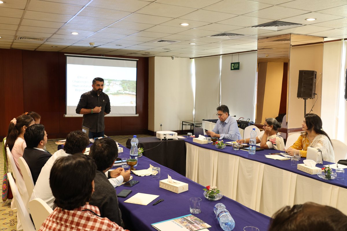 MediaUnlimitd's tweet photo. Two-Day Humanitarian Reporting Workshop was organised in Lahore, focused on strengthening skills in humanitarian storytelling.
Sessions covered crisis reporting, pitching impactful stories, and tackling misinformation in conflict zones, along with IHL.
@ICRC_Pakistan https://t.co/NYBeCE0YH8