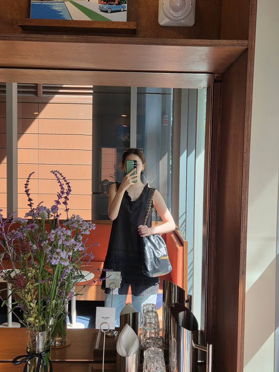 chaewonari's tweet photo. mirror selfie of the day checked. don’t forget to enjoy your weekend with your loved one and may you have an enjoyable day, everyone! ☻ https://t.co/h596sdXFls
