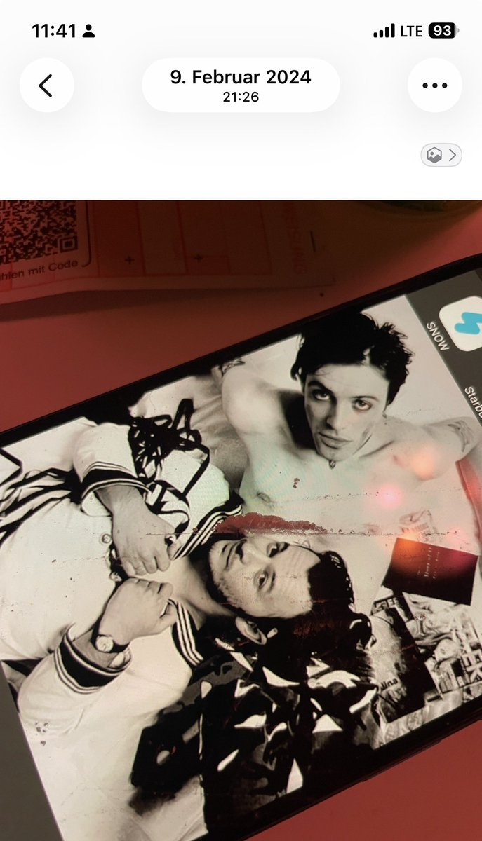 cottoncloud13's tweet photo. just found this wtf was i doing #manics #richeyedwards https://t.co/e9yKbLshRn
