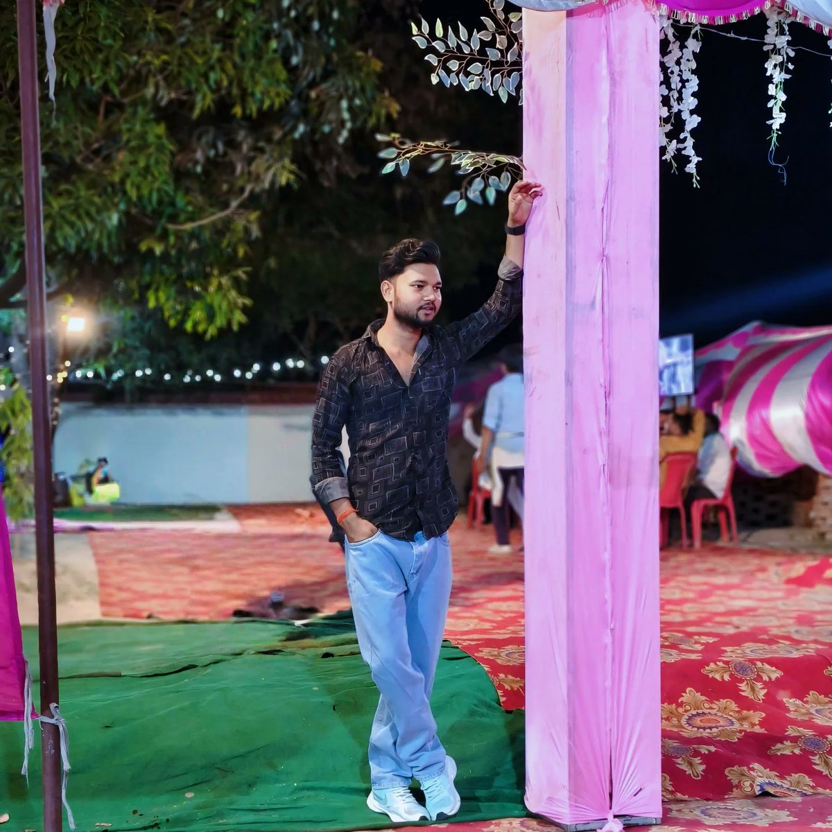 EdingSingh's tweet photo. Don't dare confront us. People are afraid of our style.😎👍🏻
.
.
#anupam_singh63_official #likeback #liker #followme #like https://t.co/S5ft7fZG6S