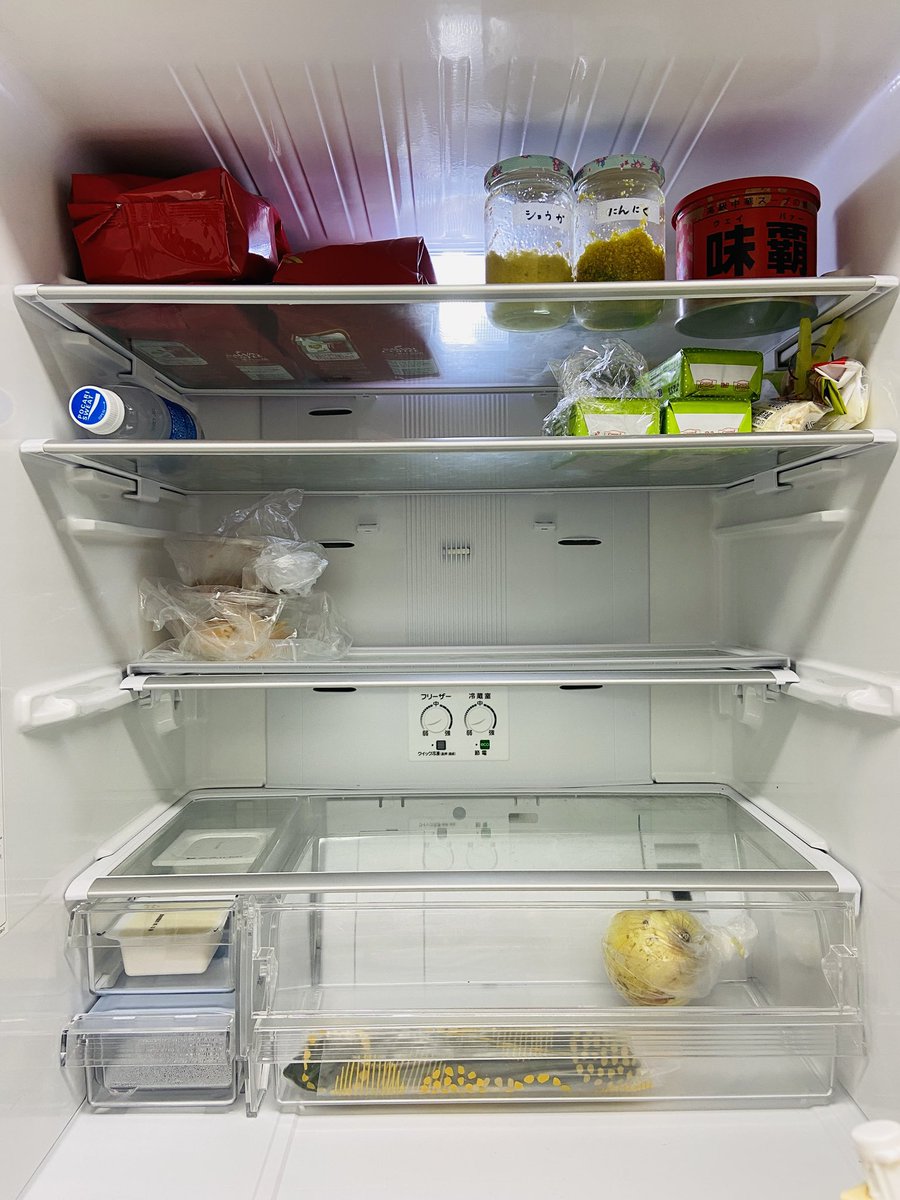 冷蔵庫 取引中 GW引きこもりガチ勢の冷蔵庫 before → after😂 みんなの冷蔵庫の中は
