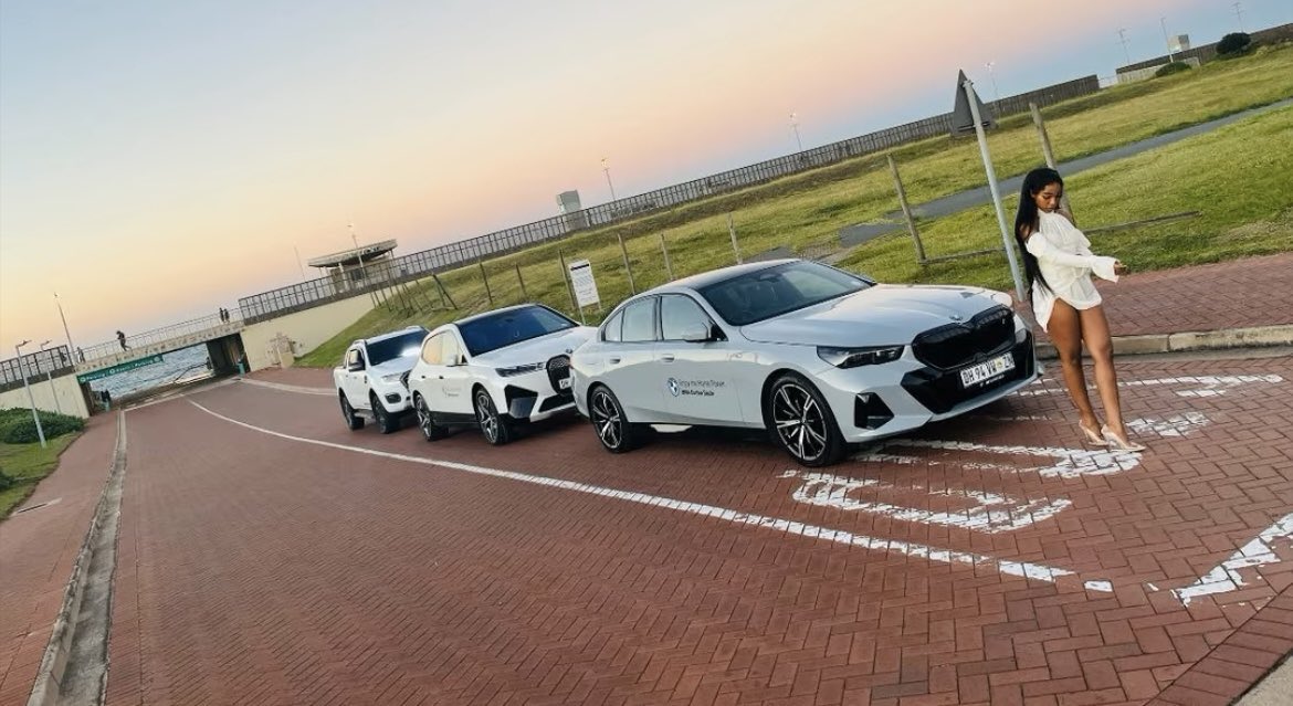 RobertMboneni's tweet photo. I'm over the moon. THANDEKA is my focus together BMW🇮🇹🇮🇹🖤🖤

#BMWSouthAfrica

DBN SOUTH BMW X THANDEKA
CONGRATULATIONS THANDEKA
#BMWMeetsThandeka 
#ThandekaBrandAmbassador
#SuperTechGroup https://t.co/RLMXfJ0hhy