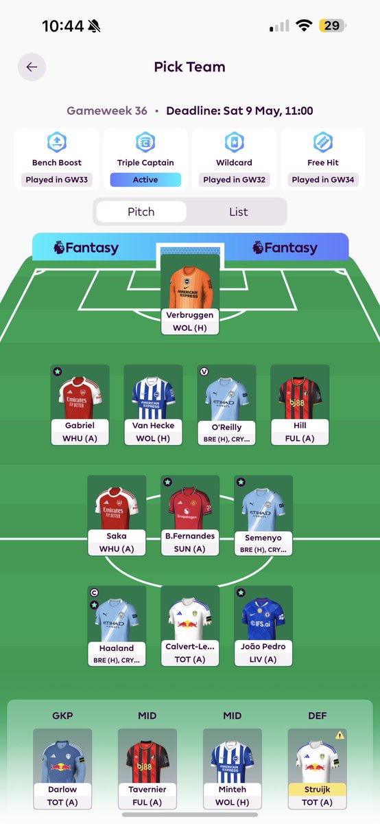 faiqhimself's tweet photo. @FPL_Rhys Who to sell who to start I got 2 transfers bench is so confusing https://t.co/oDiujrOoDV