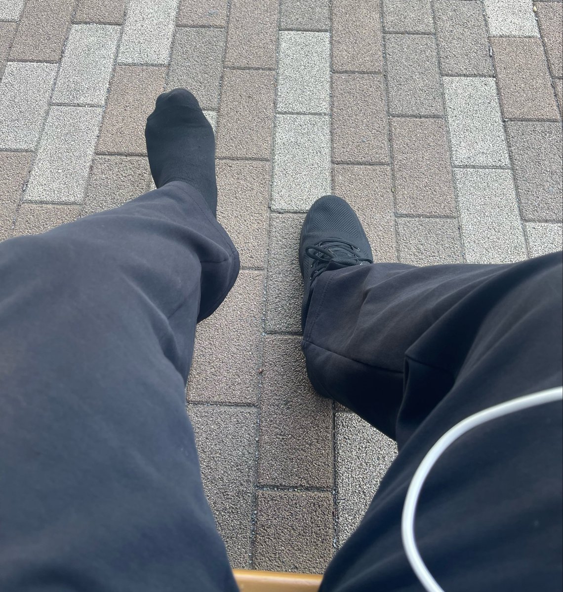 中野坂上で俺の靴片方盗んでどっか行ったガキ共見てる？
ホンマに返してくれへんか、大人が1人泣いてます。