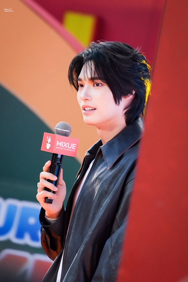 SaturnInOctober's tweet photo. ดีใจที่มาทัน พี่วินหล่อมากกก 😭😭✨

MIXUE ORANGE X MGR WIN 
#ManagerWin #winmetawin 
#WinYourDayWithMIXUEOrange https://t.co/i2uBUM5DQO