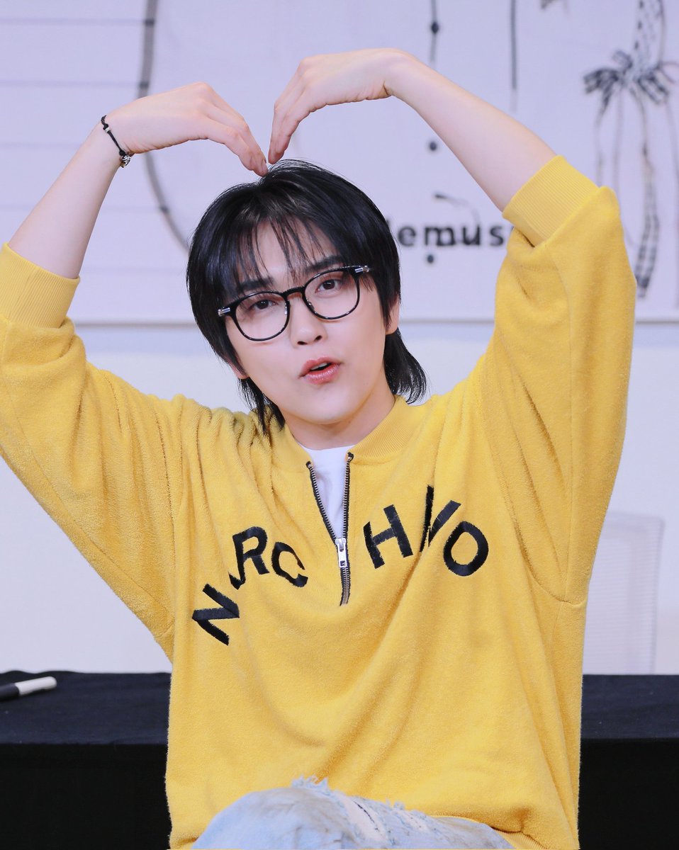 To_SANDEUL0320's tweet photo. 260507 MINI ALBUM 'SET' 애플뮤직 팬싸
하트장인이야 머야
왜 이렇게 예쁘게 만들어!!
#B1A4 #산들 #삼돌 #SANDEUL #SAMDOL #가위바위보 https://t.co/bkbwYlGbP5