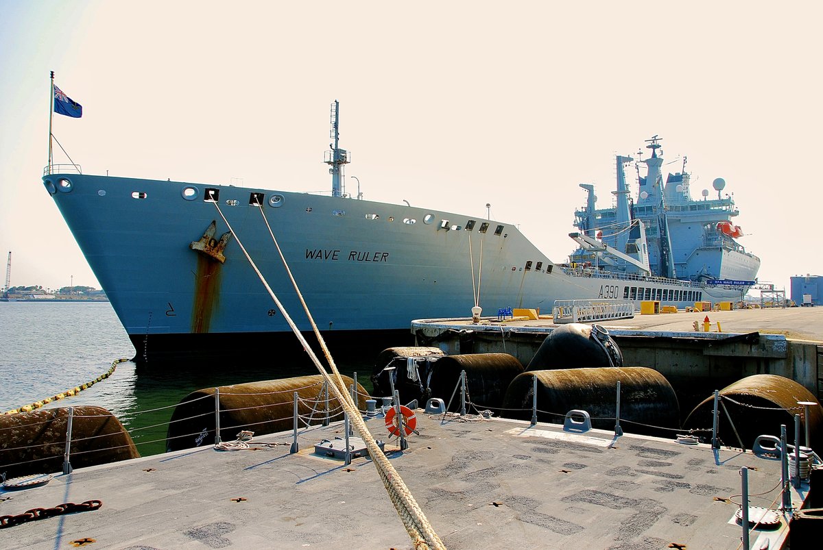 RfaNostalgia's tweet photo. OTD 15 years ago #RoyalFleetAuxiliary WAVE RULER berthed in Mayport FL 🇺🇸 #MakingWAVEs https://t.co/BensAL6JEJ