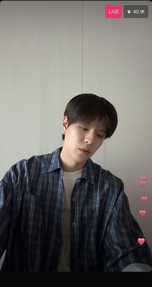 spazzoleeknow's tweet photo. Seungmin in diretta su Instagram, io lo sapevo che potevo fidarmi del mio anti capitalism king 🙂‍↕️ https://t.co/RSG8EmmRHQ