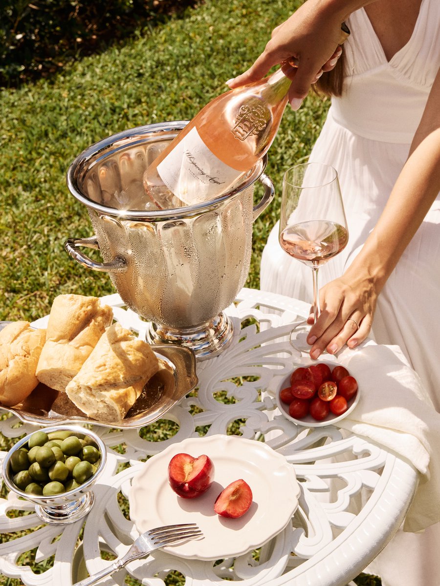 JDicoval's tweet photo. Para los momentos que planeas y para los que surgen sin avisar 🥂

#WhisperingAngel #ChateauDesclans #Dicoval https://t.co/adHw1BL0Gu
