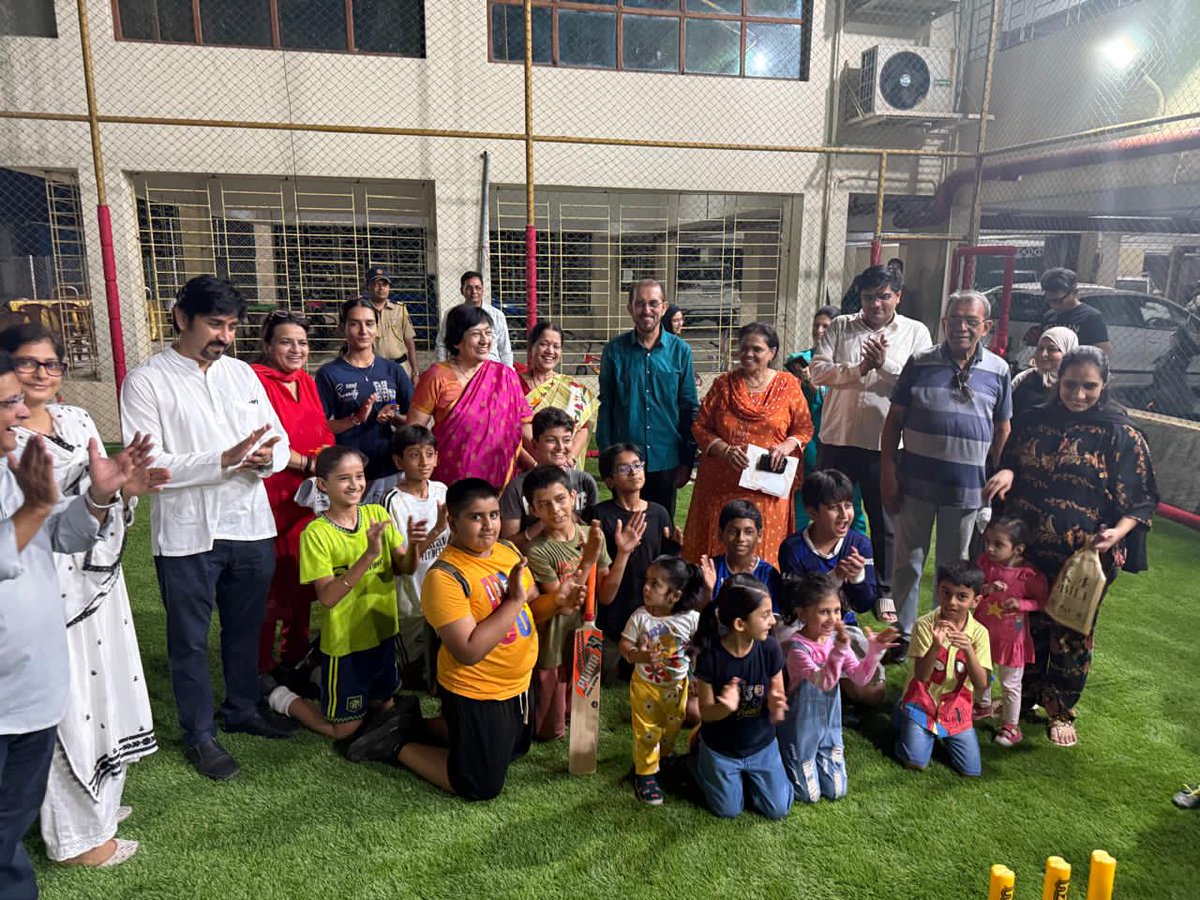 LavekarBharati's tweet photo. Inaugurated the society’s garden developed through my special funds, in the presence of former BJP Corporator Yogiraj Dabhadkar, former BJP corporator, Ranjana Patil, BJP padadhikaris, karyakartas, and local residents. https://t.co/gAk06IvpKh