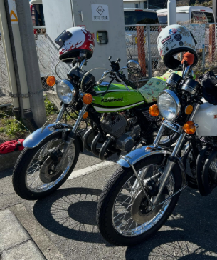 【バイク盗難情報】カワサキ 400SS マッハ
※ホンダ CB400 Fourと同時盗難被害

日時：2026年5月9日
被害場所：神奈川県秦野市戸川 加瀬倉庫
ナンバー：湘南 ひ 5764
特徴：ケロッピシート、ミスティ蛍グリーン、右メインステップが前に曲がっている。