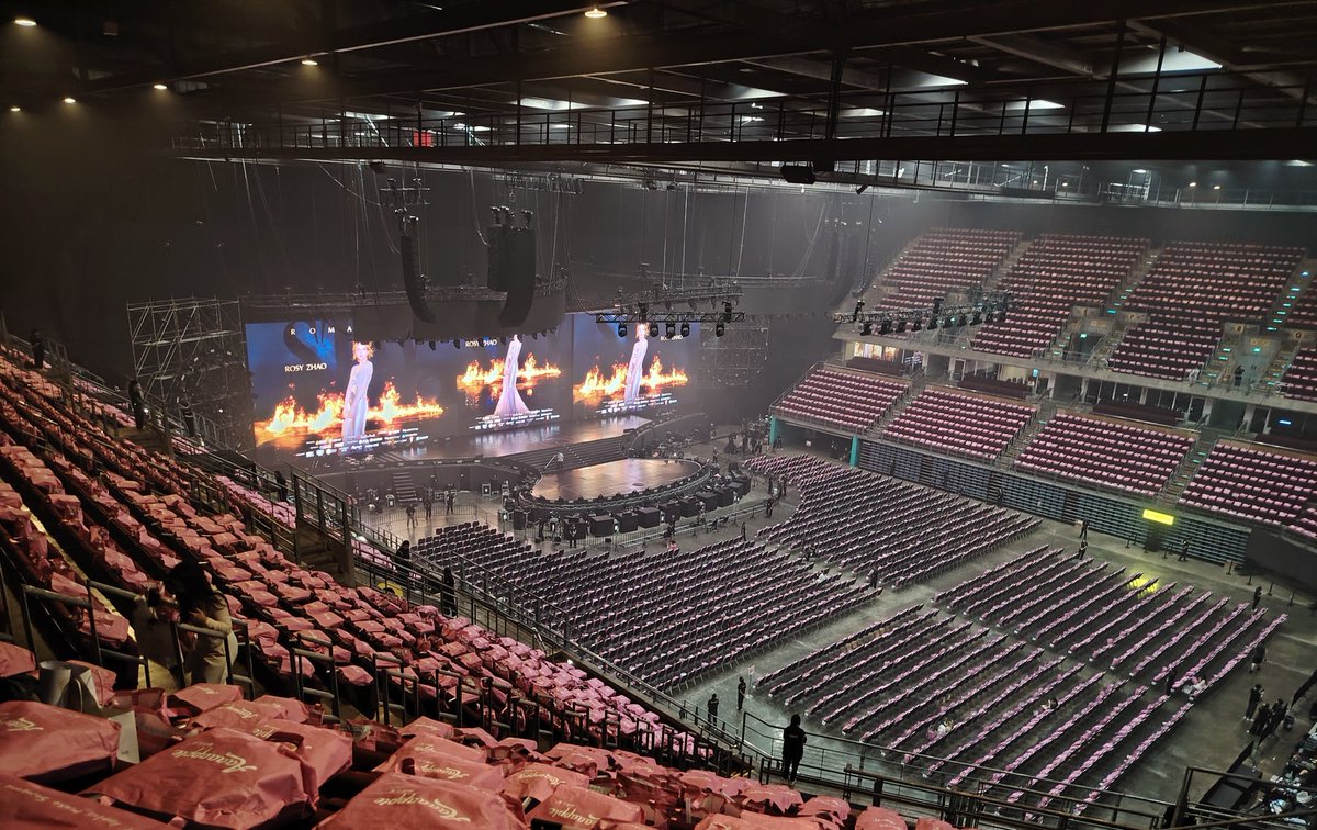 trsrmkrvee_'s tweet photo. #ZhaoLusi ✨️🌸

Stage Is Ready

ctto. 

ROSY ZHAO STAY ROMANTIC
#ZhaoLusiStayRomanticInBKK
#ZhaoLusi https://t.co/hpf8UTEmqt