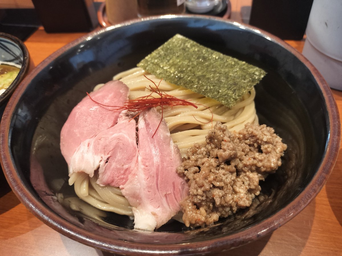 katsushos's tweet photo. 麺屋ぎぎ🍜✨岩沼市🍜✨✨
✨ぎぎ流
スパイシーシャバつけ蕎麦✨
※甘、辛、酸のバランスがとっても良く、めっちゃ美味しかったです😘✨ごくごく飲めますね〜割りスープを足しながら完飲しちゃいました😅🤤
#麺屋ぎぎ 　＃つけ麺
#しゃばつけ麺 https://t.co/YQAKlktQtY