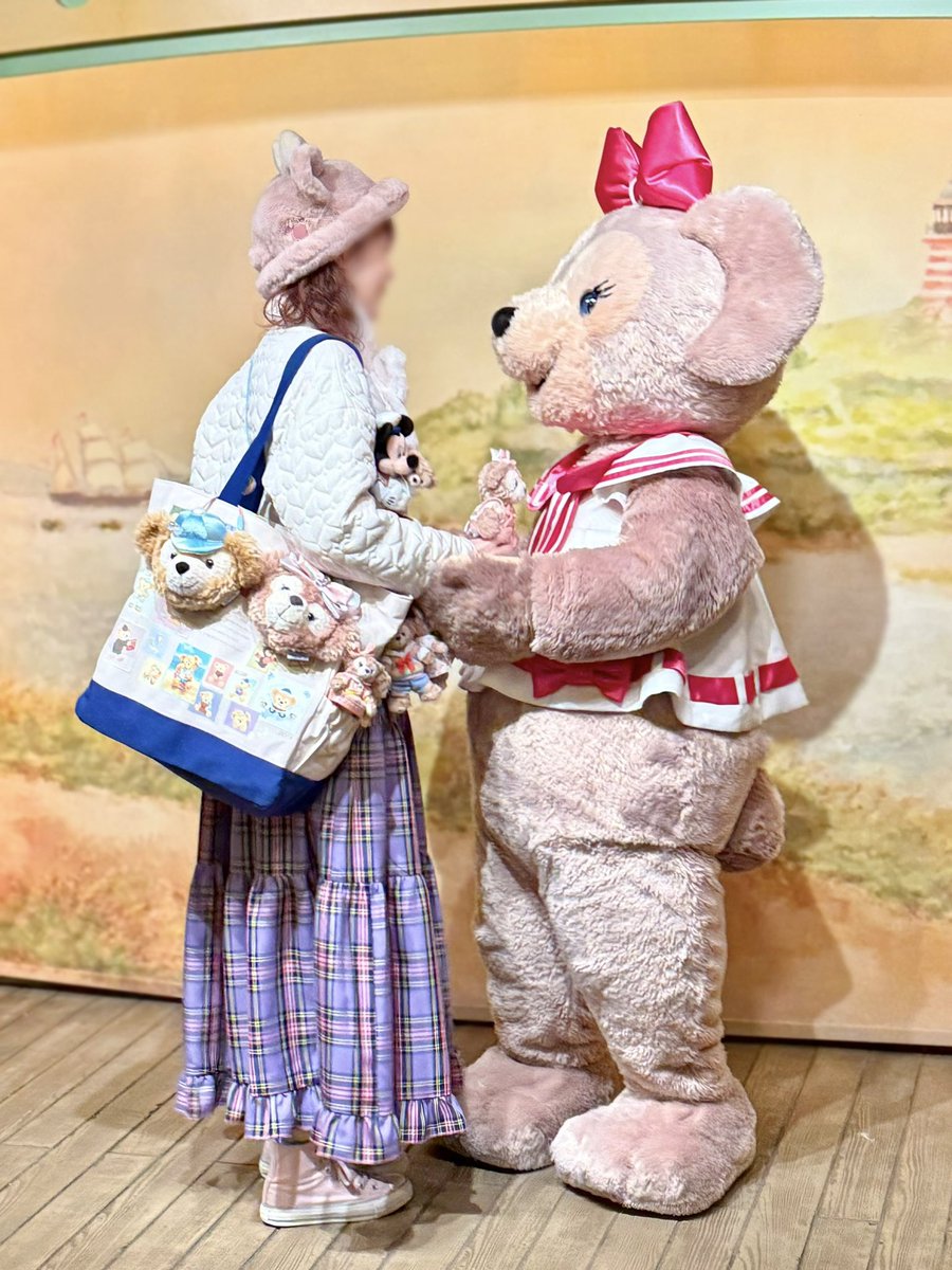 yupiyupi_72's tweet photo. 疲れた時はかわいいメイちゃんともふもふした思いで見るに限る😭💗
ハグでお出迎えしてくれたのに、最後もハグしてくれて🫂💕
メロメロ通り越して召されてたよ😇🪽笑
#シェリーメイ
#ShellieMay
#ディズニーシー https://t.co/ildEckppTQ