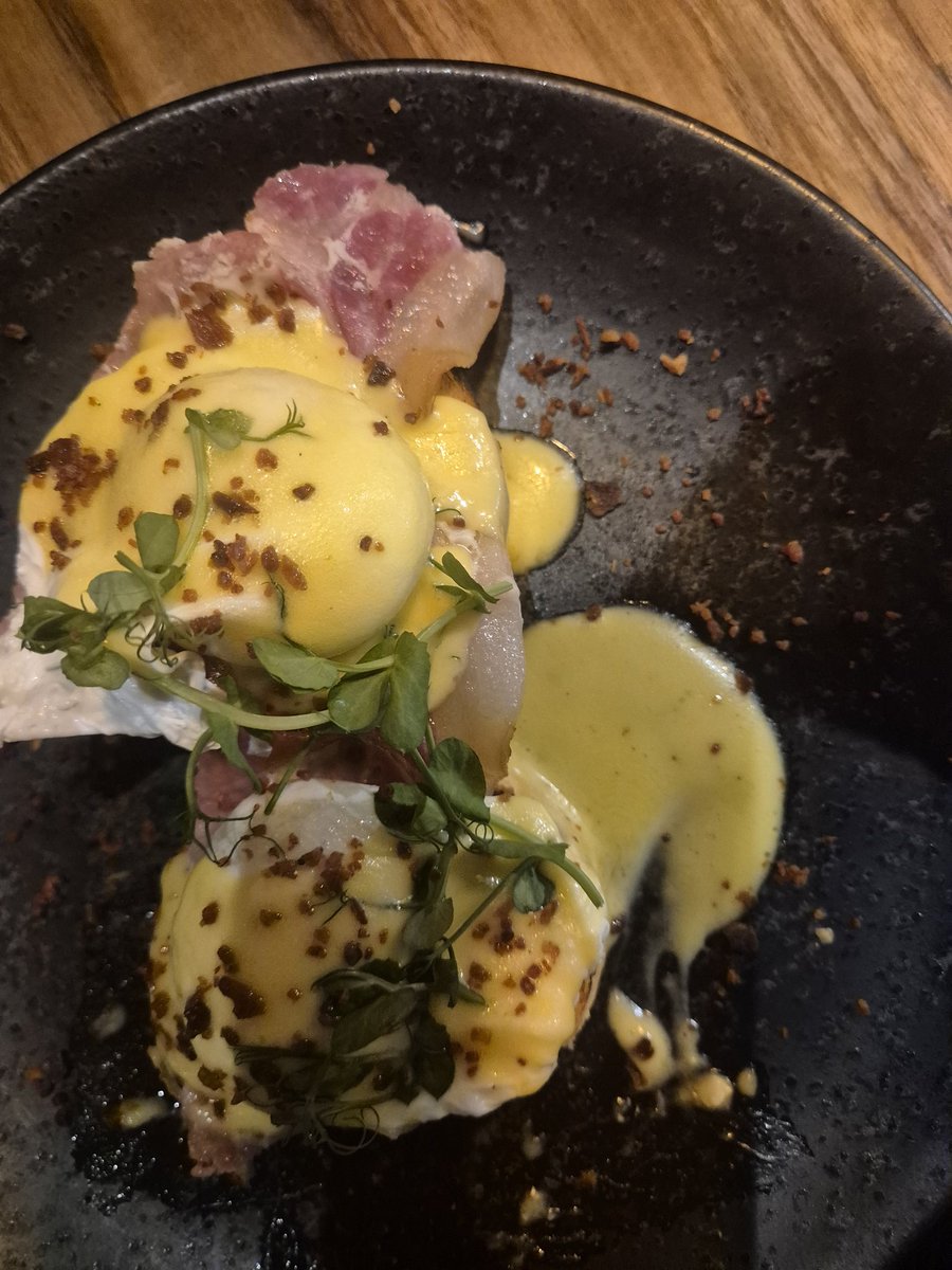 dazrun666's tweet photo. Cracking breakfast this morning at our favourite cafe , eggs benedict ,  kitchen and coffee #meltonmowbray https://t.co/HSICYymc8Q