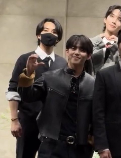 scoups at seungkwan’s sister’s wedding 🥹🖤 he looks so fine!