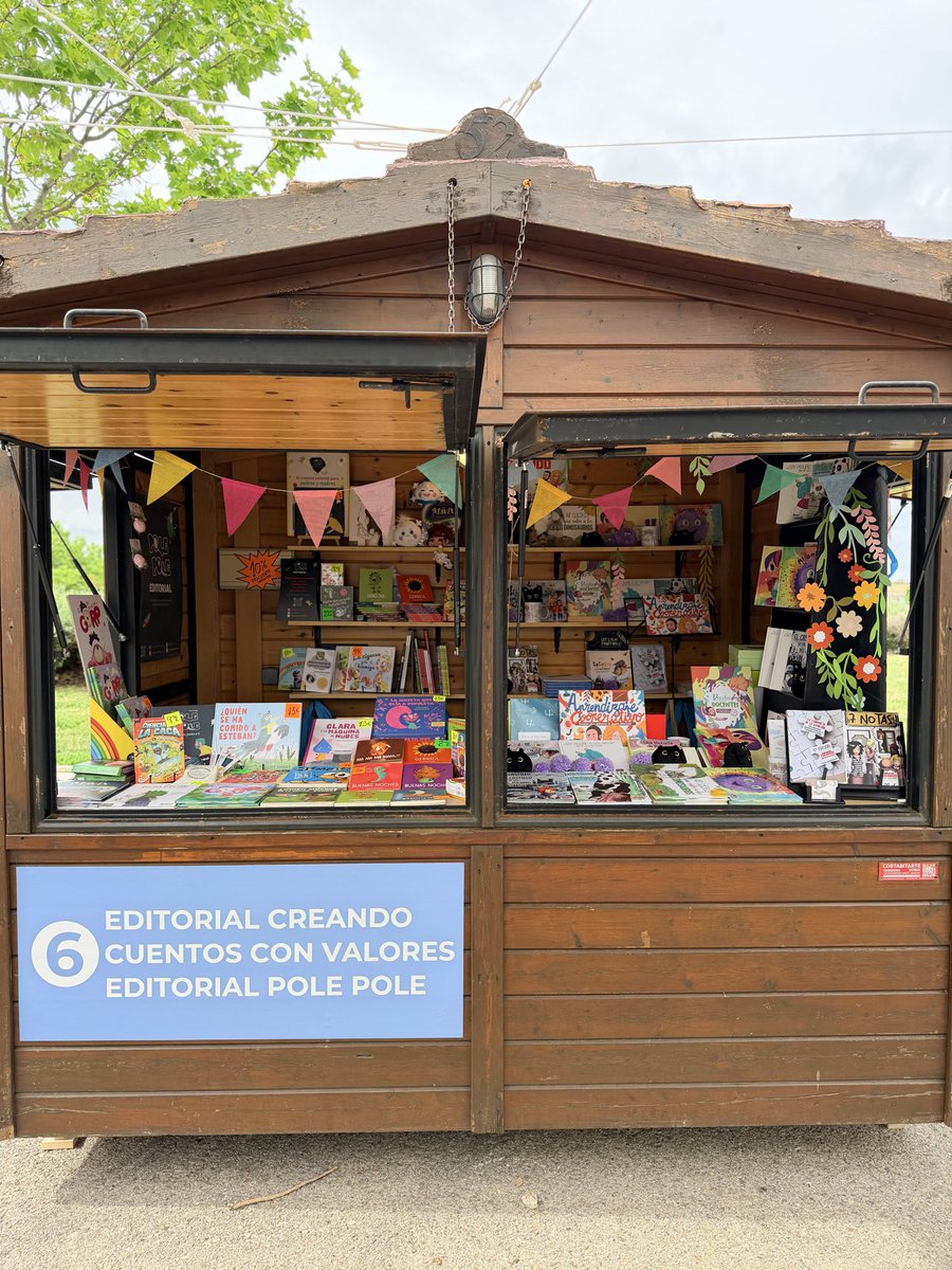 docentescreando's tweet photo. Seguimos disfrutando de la Feria del Libro de Paracuellos de Jarama compartiendo caseta con Pole Pole y Cuentos con valores

Un fin de semana rodeados de libros, familias, ilusión y muchas historias por descubrir

#FeriaDelLibro #ParacuellosDeJarama #EditorialCreando #PolePole https://t.co/jQSaQeJD3J