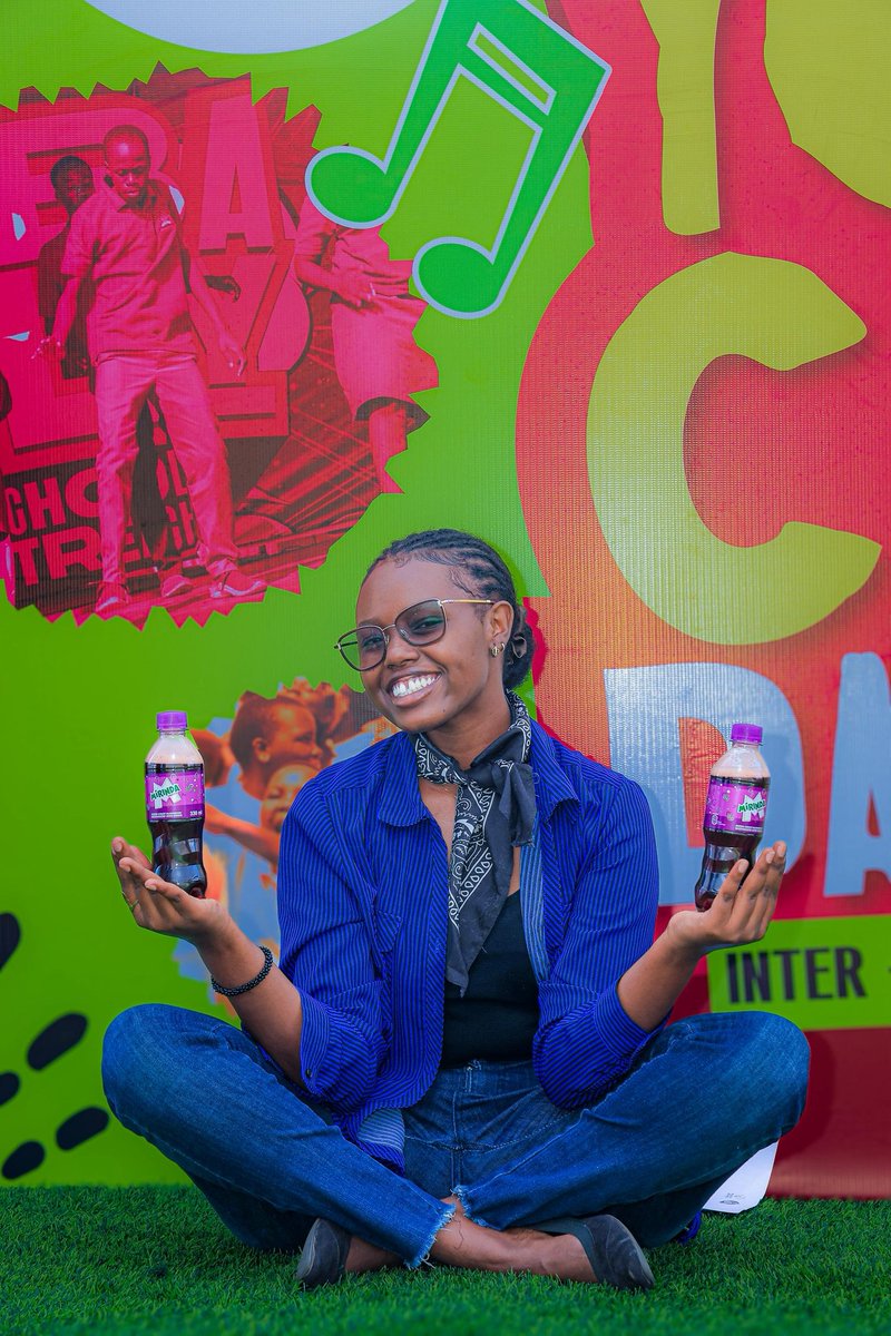 reachahand's tweet photo. Add a layer of beauty with a 😊 smile. 

Join the smile chain, #SipMirinda #SpreadTheSmile #ReachAHandAfrica https://t.co/7NXF6J4StR