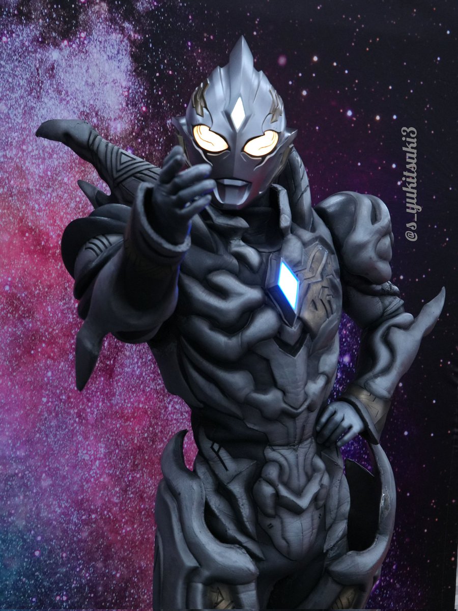 トリガーダーク 缶バッジ カード ウルトラマンステータスコレクション　怪獣酒場 ヒーローだらけのAレーンにいる時点でそんな気はしてましたが、チェキ