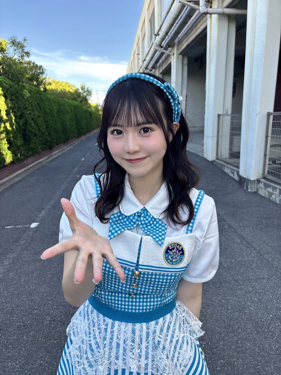 13thシングル「#好きすぎて泣く」 個別握手会in広島中小企業会館