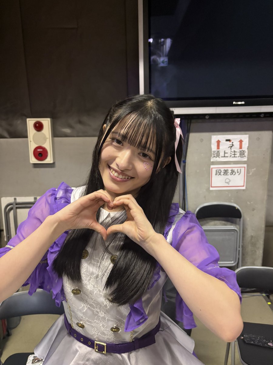 推しメンに直接会えんくてもスマホの画面越しに見れるのやっぱええなぁ〜🤩