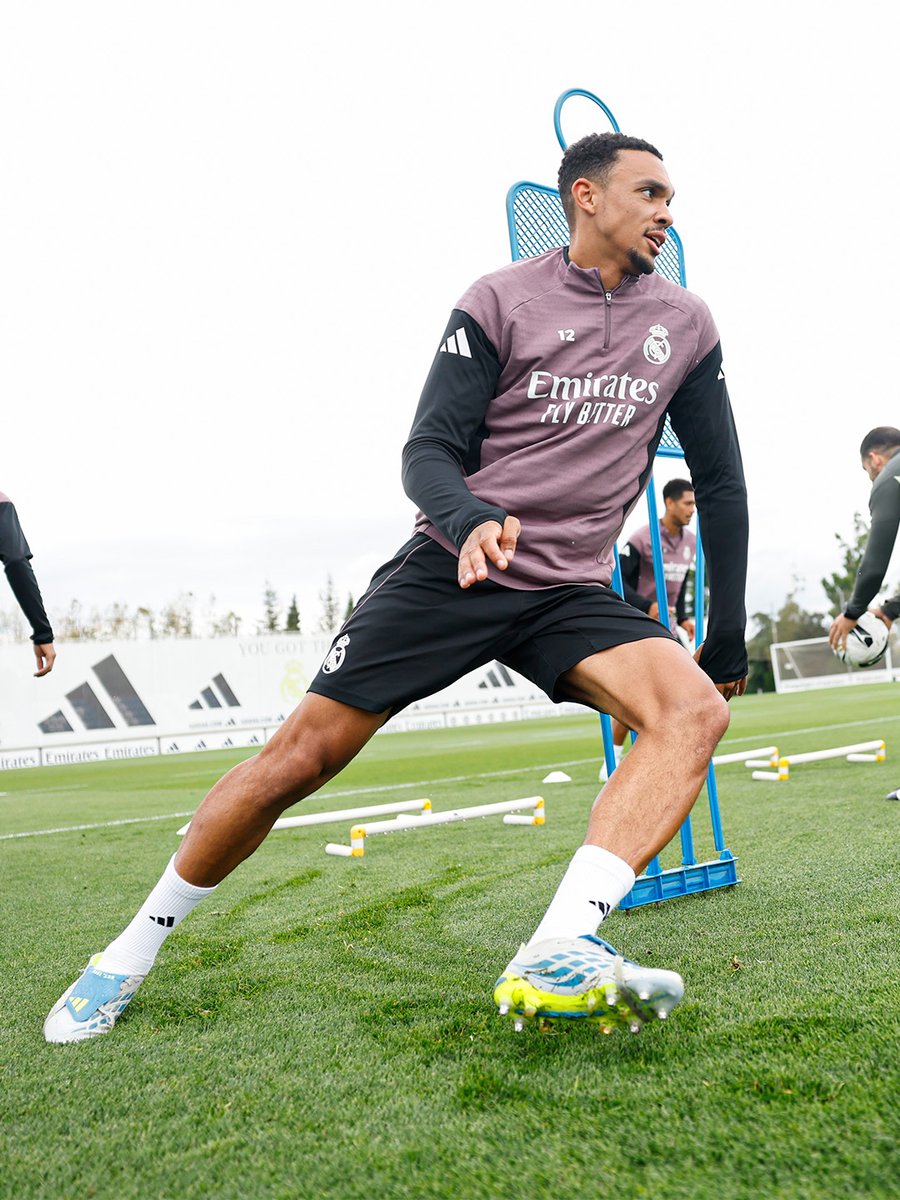 🟠 <a href="/BellinghamJude/">Jude Bellingham</a> 
🟣 <a href="/TrentAA/">Trent Alexander-Arnold</a>