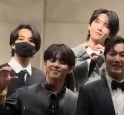 양양이 tweet media