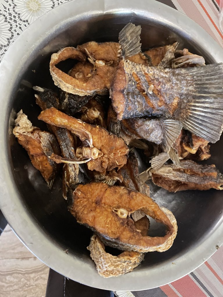 MarekaMalili's tweet photo. Hujui namna ya kuandaa Sato au Sangara vizuri?
Hupendi shombo la Samaki wakiwa wabichi?
Hizi ndio kazi zetu, tupigie tukuandalie.
0762344677 https://t.co/Nl17Y3DDHY