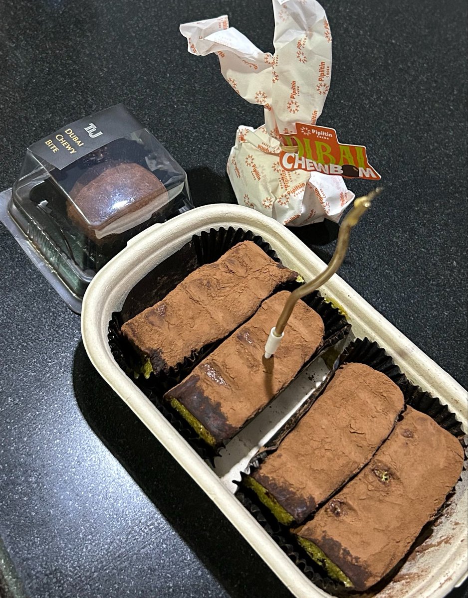 eurydiceuuu's tweet photo. kemarin ultah, ga expect dpt dubai chewy cookie gabungan gini🤏🏼 https://t.co/5PZuXZVEs6