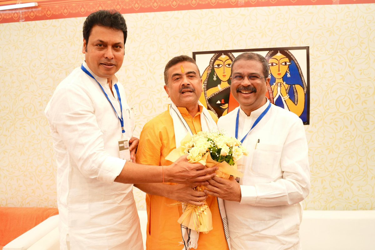 BjpBiplab's tweet photo. Conveyed my heartfelt best wishes to Shri Suvendu Adhikari Ji on taking oath as the first Chief Minister of a BJP Government in West Bengal.

I am confident that under his visionary leadership, West Bengal will witness a new era of development, good governance, and prosperity. @SuvenduWB
