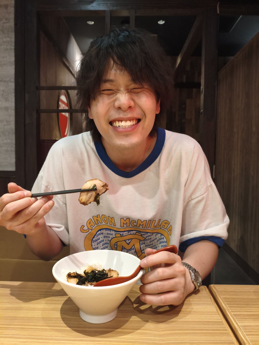 sekidome_clip's tweet photo. 明日単独🦔
我々は手売り出れないので、当日は彼らに任せます！

わざわざ来てくれるので写りの良いものをと思いましたが、にーはらは払い過ぎてる写真しか無かったです。

ぜひ来てね。 https://t.co/Z9bbWmjiJU